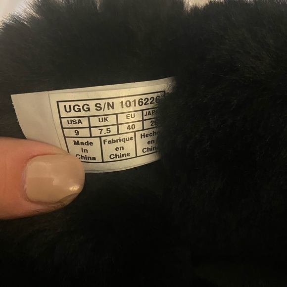 Ugg Bailey Button Black - Picture 11 of 12
